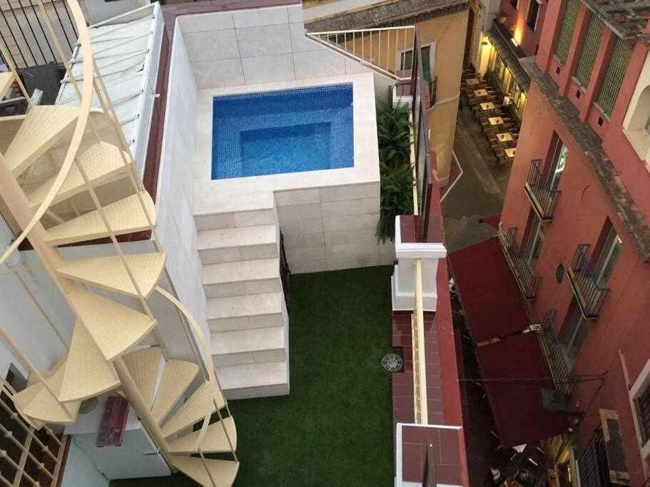Atico Con Piscina Junto Catedral De Sevilla Exterior photo