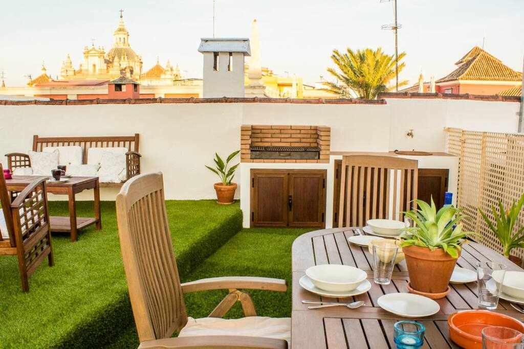 Atico Con Piscina Junto Catedral De Sevilla Exterior photo